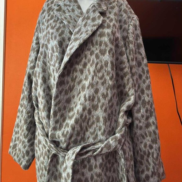 Old Navy Soft Brushed Gray Leopard Print Coat Size 2X - Picture 7 of 7